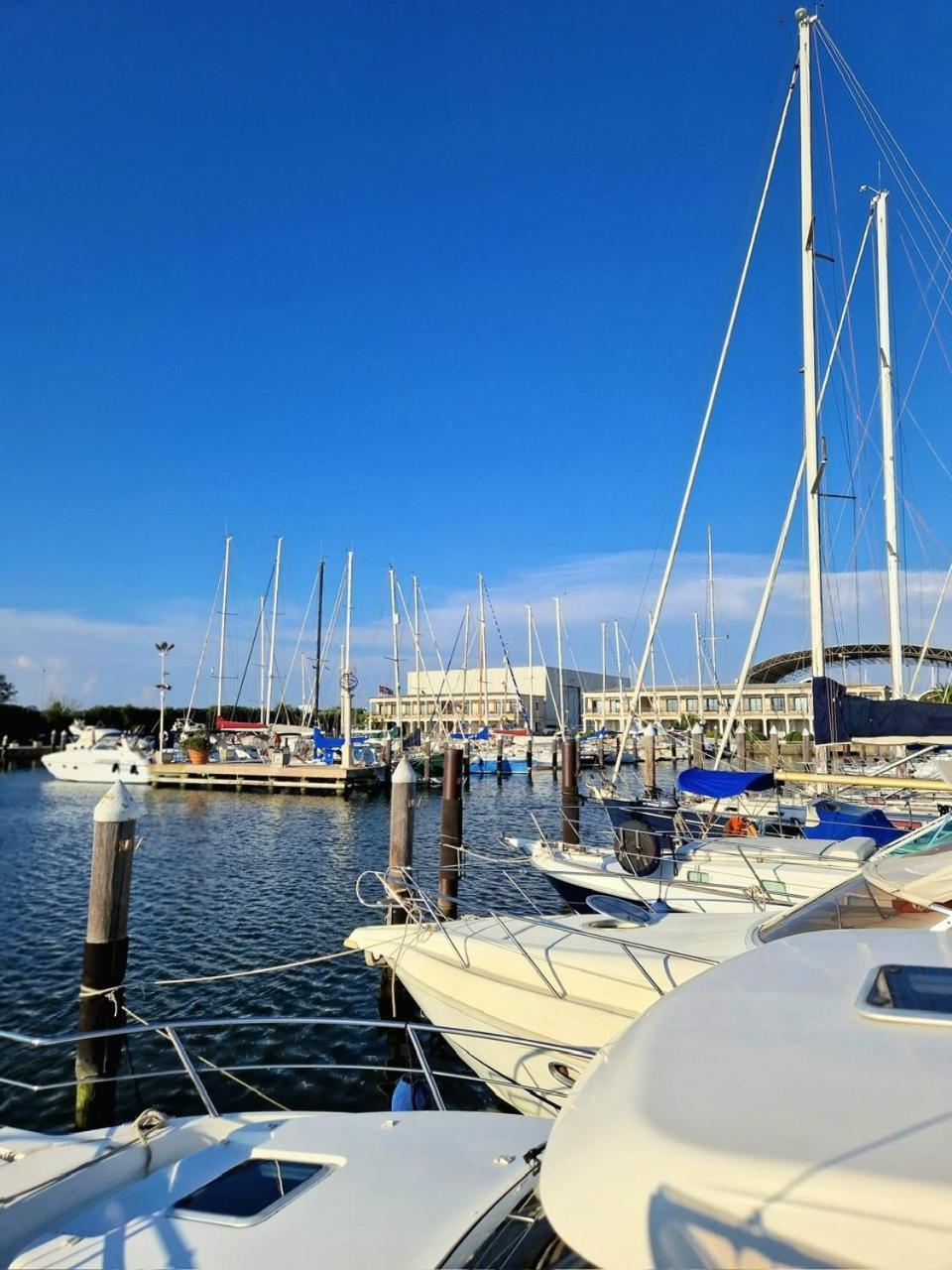 Scoglietto Fiumicino, Aperitivo E Colazione Incluse - Bici Comprese Nel Prezzo- Barca A Motore Botel *