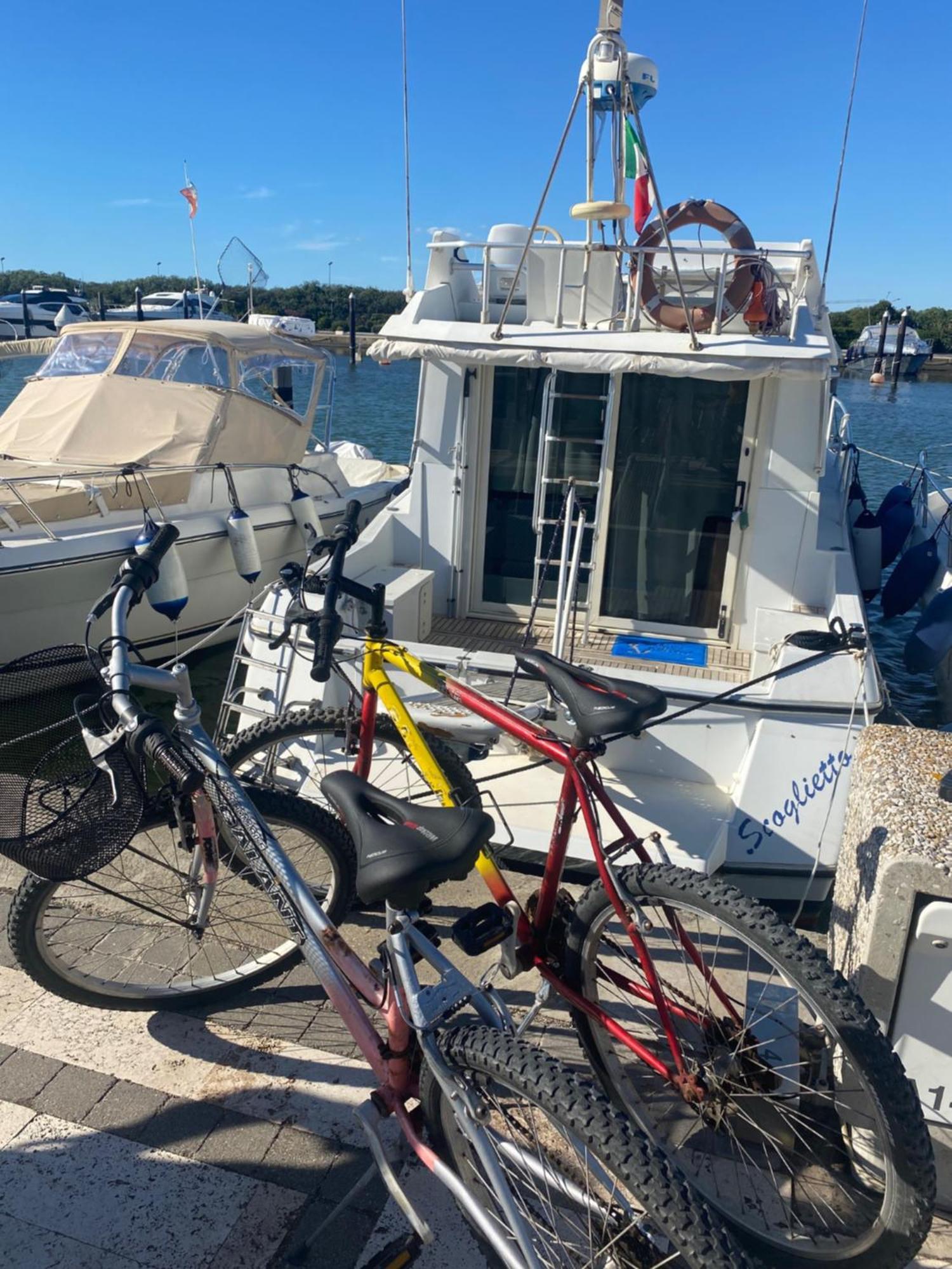 Scoglietto Fiumicino, Aperitivo E Colazione Incluse - Bici Comprese Nel Prezzo- Barca A Motore Botel *