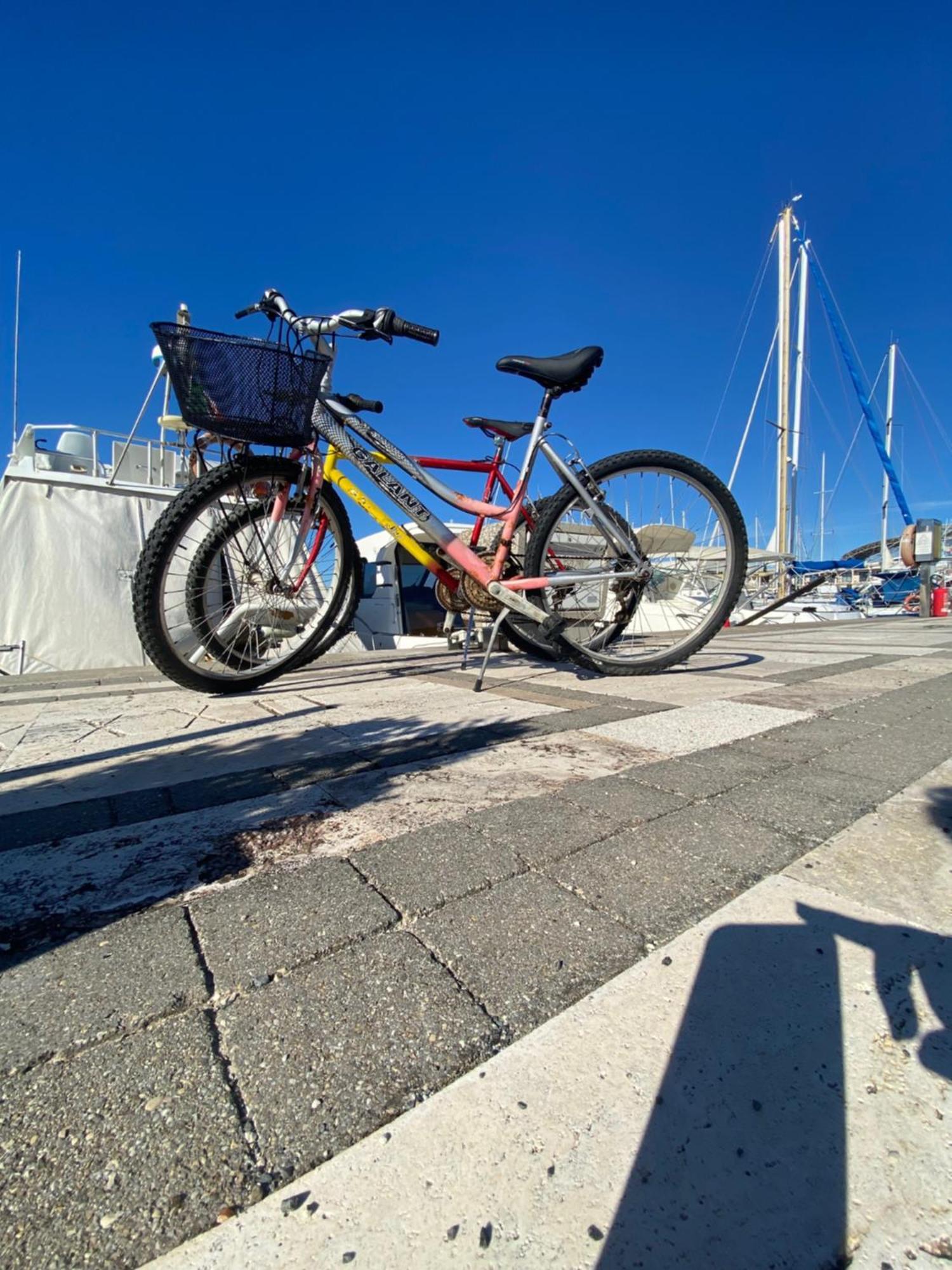 Scoglietto Fiumicino, Aperitivo E Colazione Incluse - Bici Comprese Nel Prezzo- Barca A Motore Botel Fiumicino